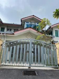 Jarzmin Double Story Homestay @ Royal Lily - Kampong Baharu