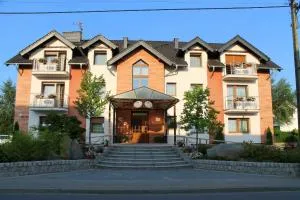 林德酒店 - 斯切尔采奥波莱斯基