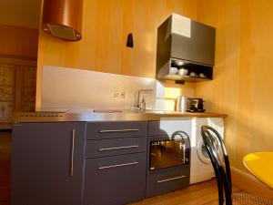 B&B / Chambres d'hotes Demeure Saint Louis Historic manor, City 700m, parking,A C,Clim,WIFI, heated pool, city view : photos des chambres