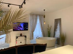 Tiltų 5 Jacuzzi Apartment