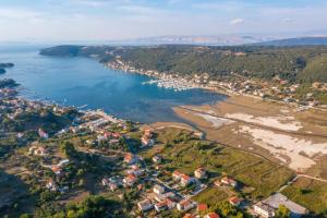 Apartment in Supetarska Draga with sea view, balcony, air conditioning, WiFi 3321-1 
