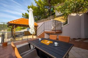Apartment in Supetarska Draga with sea view, balcony, air conditioning, WiFi 3321-2 