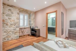 Palace Suites Heritage Hotel - Adults Only 