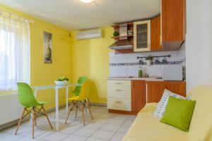 Holiday apartment in Okrug Gornji with terrace, air conditioning, WiFi 3436-1