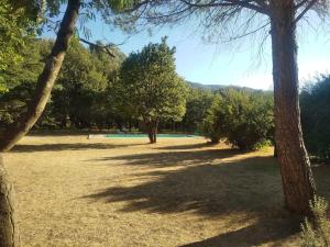 Maison piscine au pied du Luberon