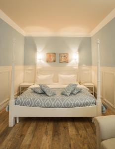 Junior Suite with Spa Bath room in Hotel Myslyvskiy Dvir