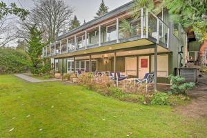 Edmonds Apartment with Private Wine Cellar!