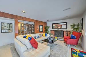 Edmonds Apartment with Private Wine Cellar!