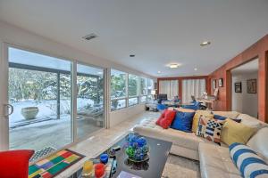 Edmonds Apartment with Private Wine Cellar!