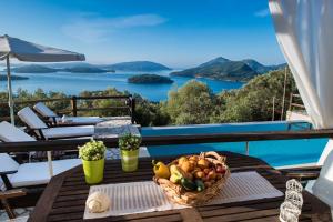Villa Meliti - private villa with stunning seaviews, infinity pool, close to the beach