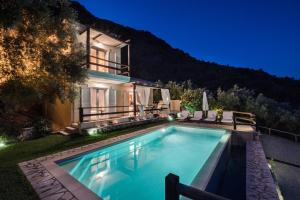 Villa Meliti - private villa with stunning seaviews, infinity pool, close to the beach