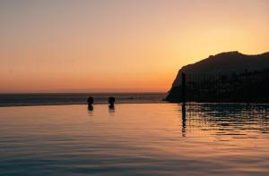 Infinity pool & Amazing Sunset Ocean View