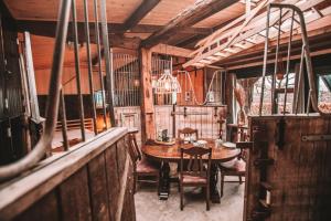 CRASHNSTAY - Paardenstal