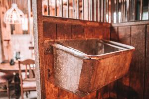 CRASHNSTAY - Paardenstal