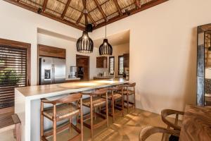 2080 - Villa Sol Divino
