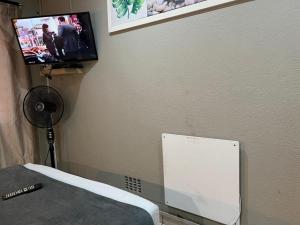 Hirondelle @ 45 Old Paarl