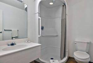 Quadruple Room - Non-Smoking room in Motel 6-Alamogordo NM