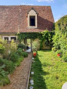 Maisons de vacances La Dragonne, une chambre a Belleme, jardin et cuisine equipee : photos des chambres