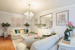 Casa Rosalba, spacious Home with Elevator along Via Guinigi inside the Lucca Walls