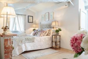 Casa Rosalba, spacious Home with Elevator along Via Guinigi inside the Lucca Walls