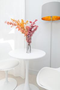 The Luxe Lake - Duke Housing