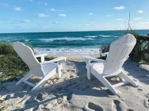 Oceanfront Elegance - Luxurious 6BR Beach House with Hot tub & spacious Balcony and Breathtaking Views! - 墨尔本比奇