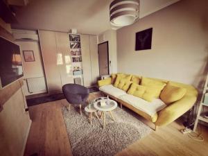 New elegant apartment with free parking and wifi