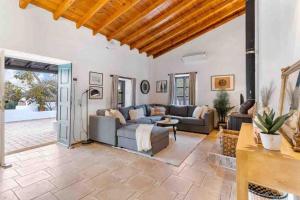 Seaview villa with private pool & gardens near Benagil Beach