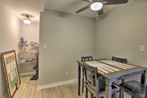 half Mi to Beach Convenient Retreat in Galveston!