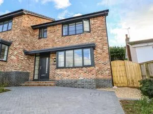 Larch Lodge - Totland