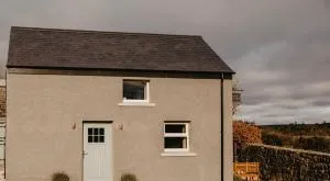 Luxury countryside cottage getaway with wood fired hot tub - Dromara