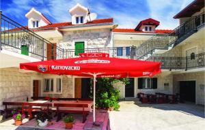 10 Bedroom Beautiful Home In Kucice