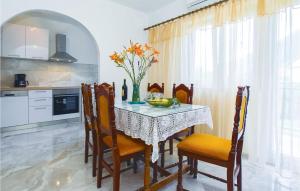 10 Bedroom Beautiful Home In Kucice