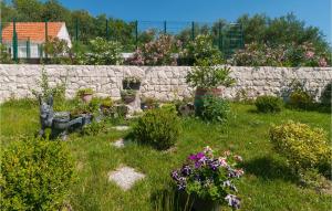 10 Bedroom Beautiful Home In Kucice 