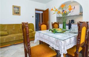 10 Bedroom Beautiful Home In Kucice