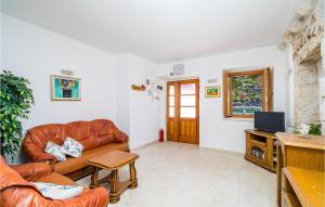 Cozy Home In Donje Obuljeno With Jacuzzi 