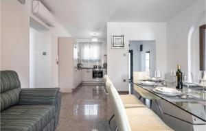 3 Bedroom Nice Home In Barban 