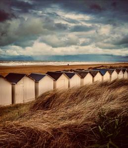 Belle Appartement lumineux avec balcon plein centre .