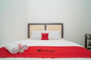 RedDoorz near Bundaran Ciceri - Pandegelang