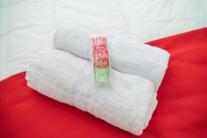 RedDoorz near Bundaran Ciceri