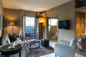 Luxury Suite with Sea View- Separate Building room in Hotel Villa Ducale