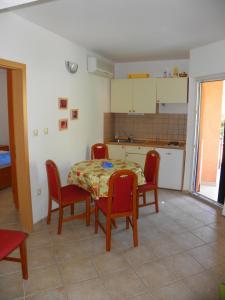 Apartment in Podgora with sea view, terrace, air conditioning, WiFi 3812-3