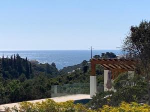 Seaview villa with private pool & gardens near Benagil Beach - 4hvězdičkové hotely ve městě Lagoa