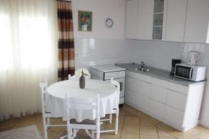 Apartment in Trogir with sea view balcony air conditioning WiFi 42011
