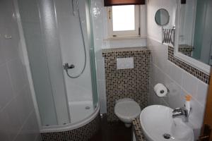 Apartment in Trogir with sea view balcony air conditioning WiFi 42011