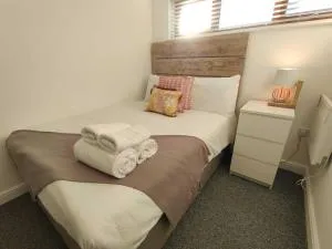 The Nook - TV in Every Bedroom! - Port Tennant