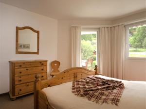 Apartment Chesa Flora 53 by Interhome