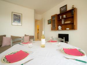 Apartment Les Jardins du Port-4 by Interhome