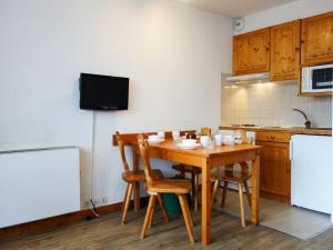 Apartment Home Club - Lavachet-1 by Interhome