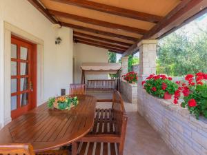 Apartment Ivan & Tina-2 by Interhome 